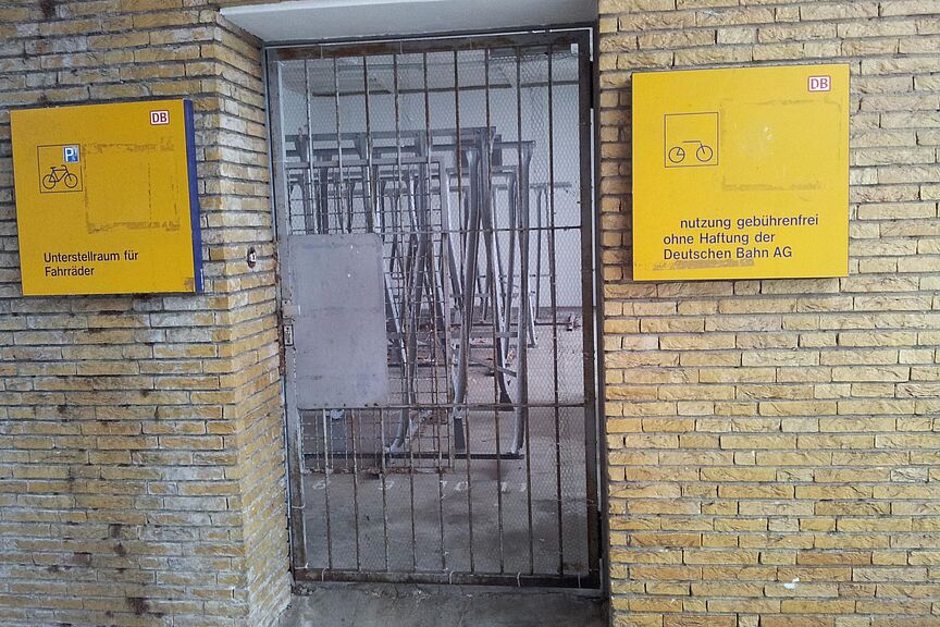 Fahrradraum am Bahnhof Landau Fahrradraum am Bahnhof Landau