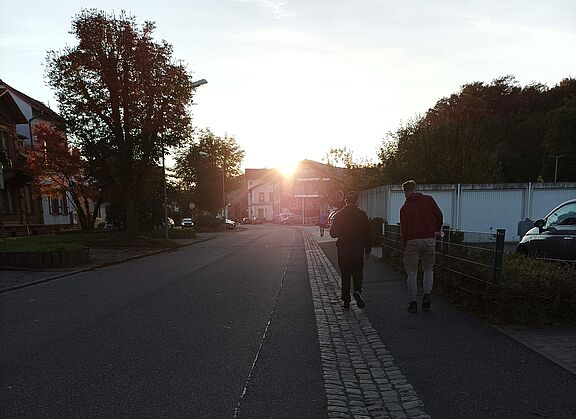 Tefstehende Sonne im Herbst